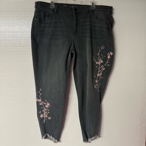 Lane Bryant Jeans Women Size 22 Gray Pink Embroidered Floral Fringe Trim Cropped